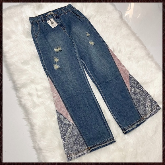EASEL "I Got A Feeling" Bell Bottom Denim Pant W/Contrast Patchwork At The Sides - Picture 3 of 16